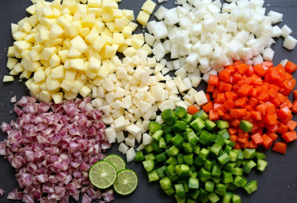 میوه و سبزیجات خردشده با خردکن