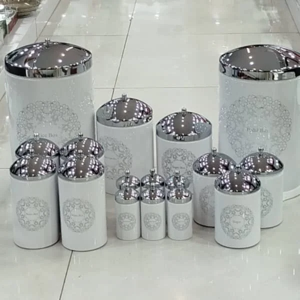 در فروشگاه